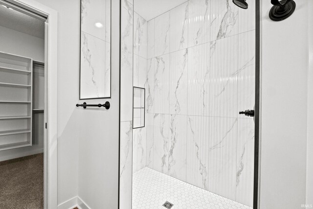 bathroom featuring tiled shower