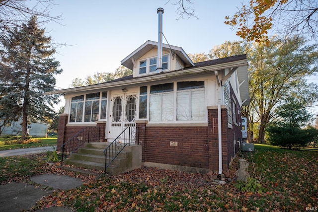 view of front facade featuring a sunroom