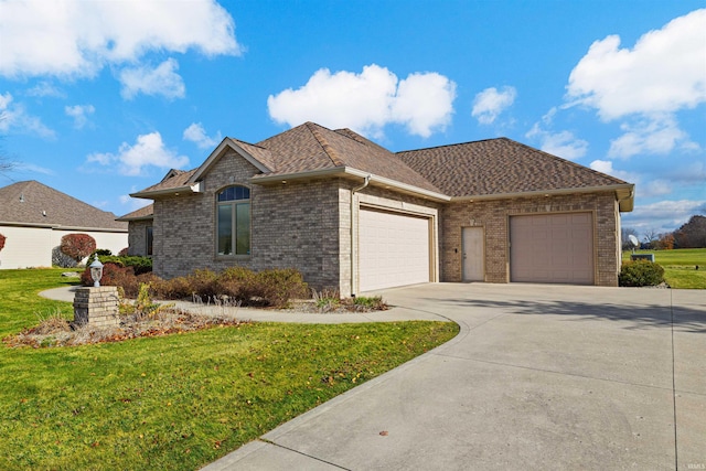 view of front facade featuring a garage and a front lawn