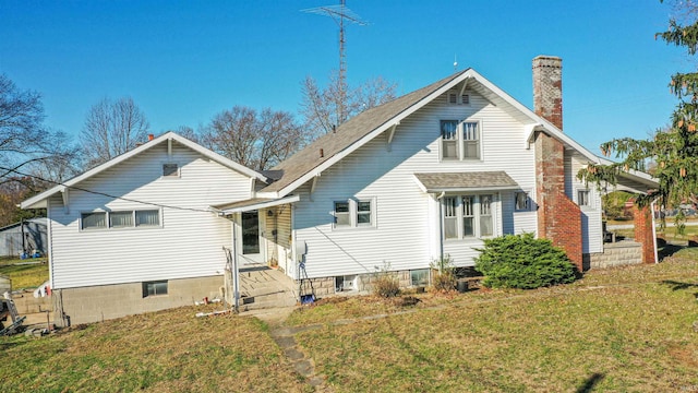 back of house featuring a yard