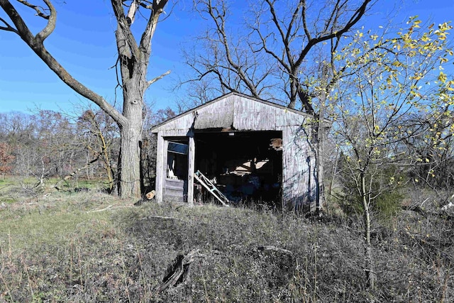 view of outdoor structure