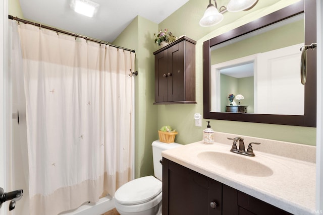 bathroom with a shower with curtain, vanity, and toilet