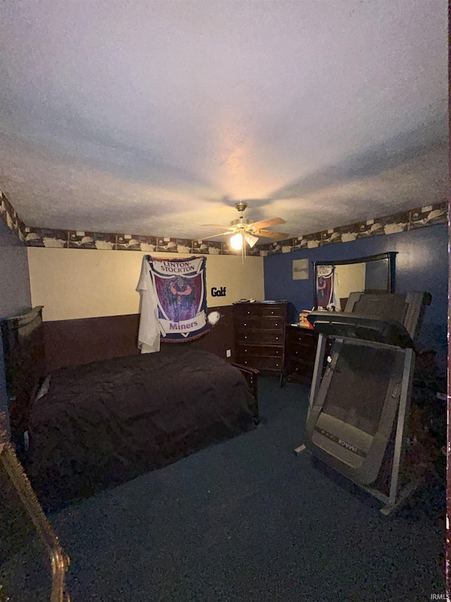 bedroom with carpet flooring and ceiling fan