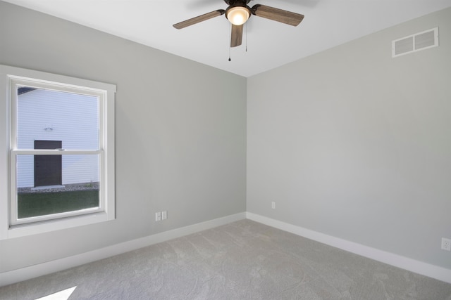 carpeted empty room featuring ceiling fan