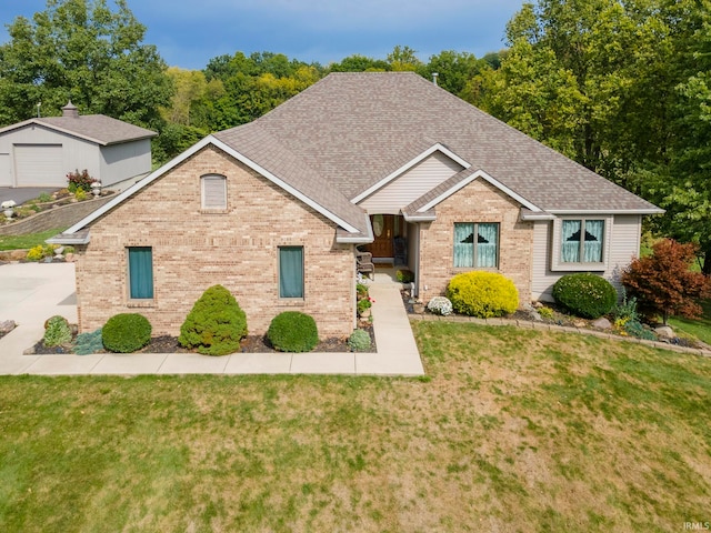 view of front of property with a front yard