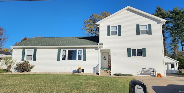 view of front of house with a front lawn