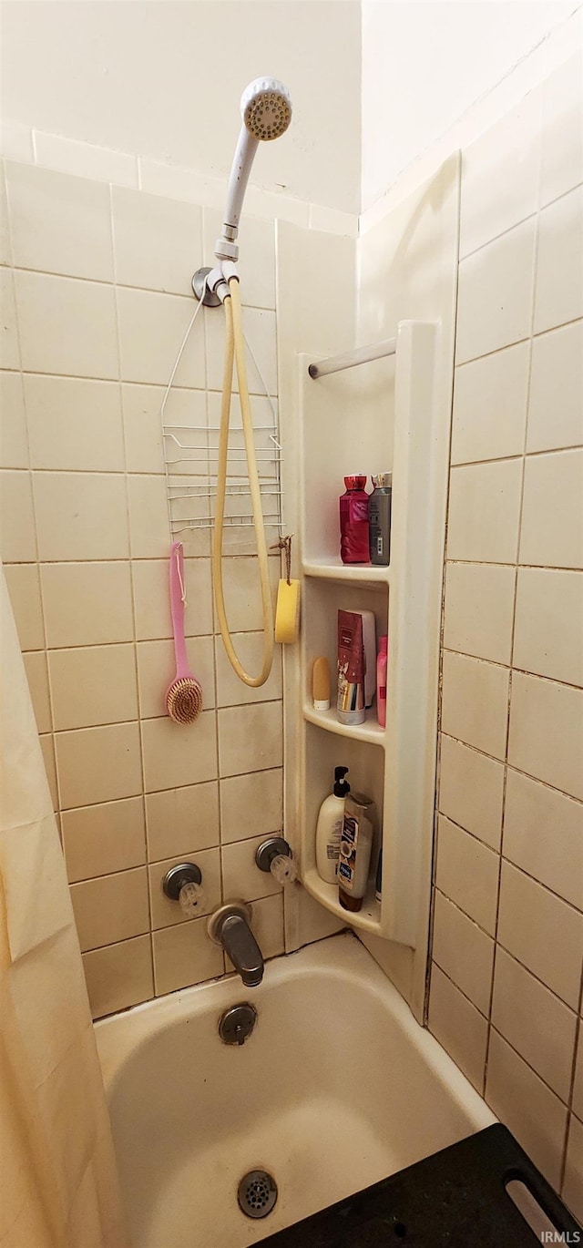 bathroom with shower / bath combo with shower curtain