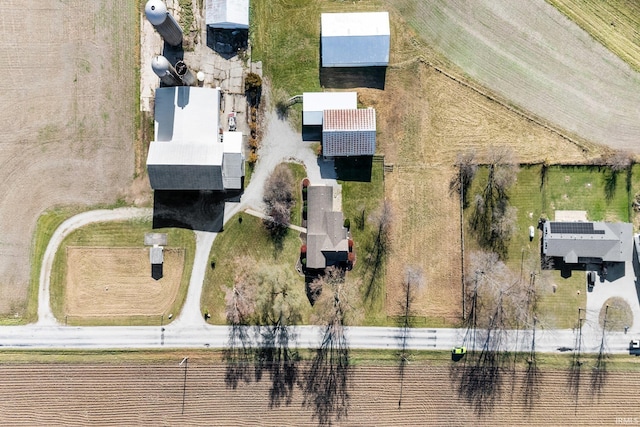 birds eye view of property featuring a rural view