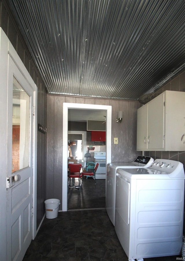 laundry room with washer and clothes dryer and cabinets