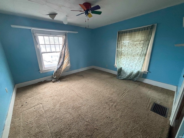 carpeted empty room featuring ceiling fan