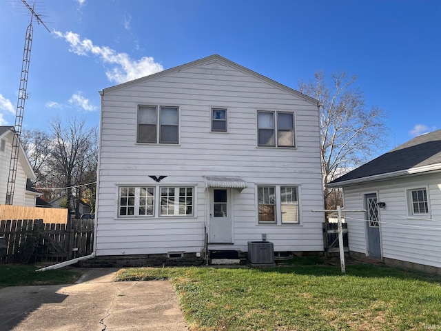 view of front of property featuring cooling unit and a front yard