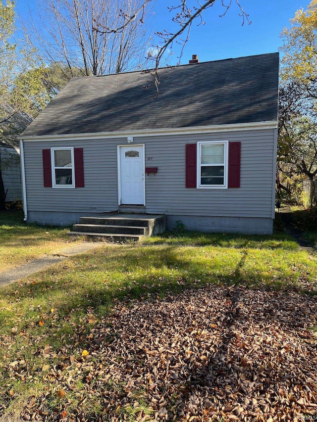 view of front of home featuring a front lawn