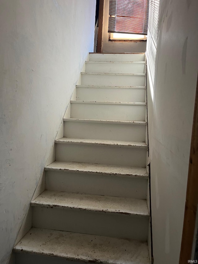 1614 N Johnson St, South Bend, IN 46628 - view of staircase