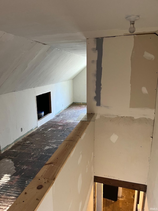 1614 N Johnson St, South Bend, IN 46628 - bonus room featuring vaulted ceiling