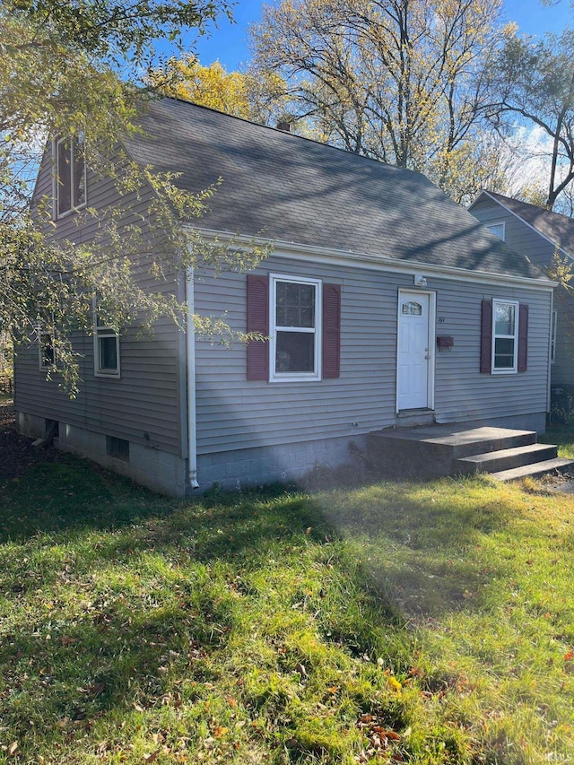 view of front of house with a front yard