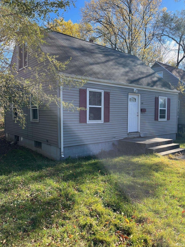 1614 N Johnson St, South Bend, IN 46628 - cape cod-style house featuring a front yard and roof with shingles