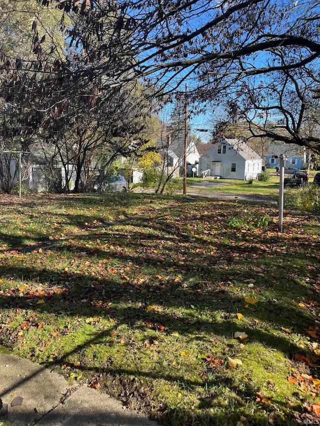 1614 N Johnson St, South Bend, IN 46628 - view of yard