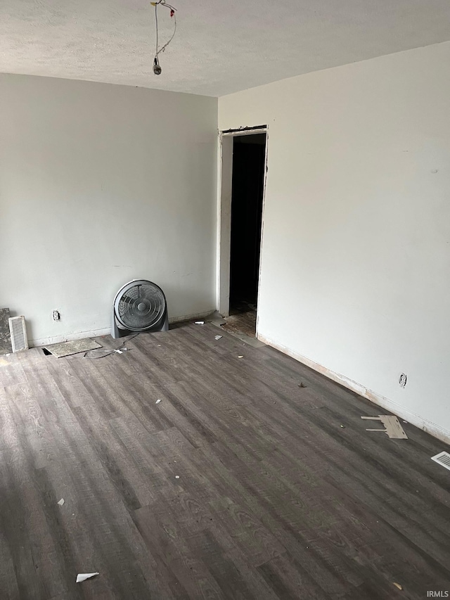 1614 N Johnson St, South Bend, IN 46628 - unfurnished room with wood finished floors and a textured ceiling