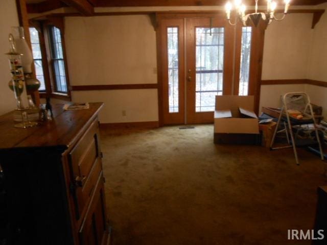 living area with carpet and a notable chandelier