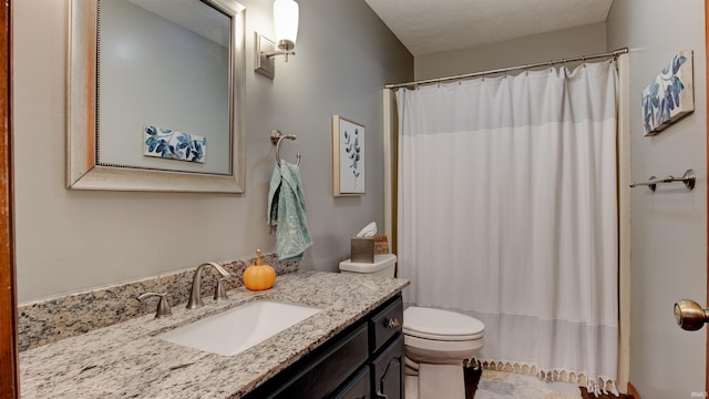 bathroom featuring a shower with curtain, vanity, and toilet