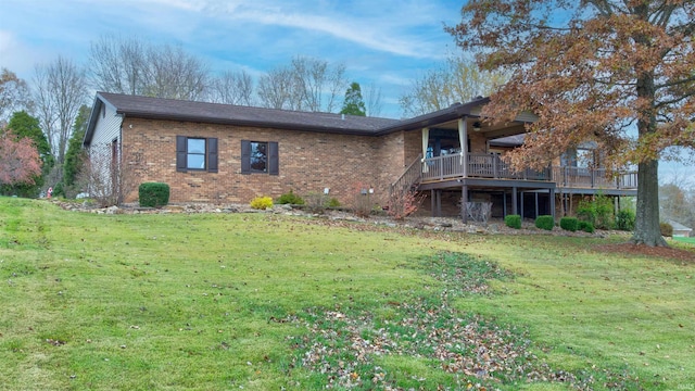 back of house featuring a lawn