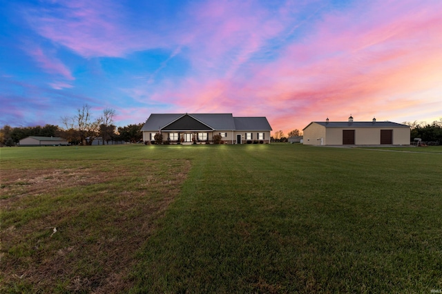 view of front of house featuring a yard