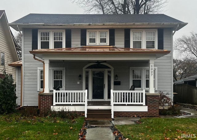 view of front facade featuring a porch and a front lawn