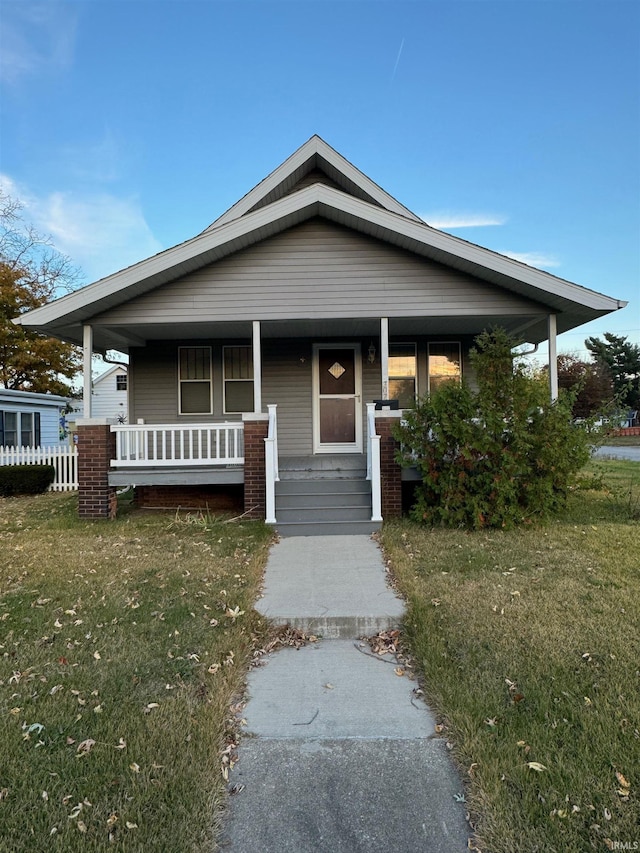 view of front of property with a front lawn and a porch