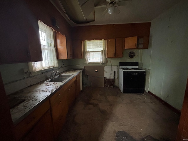 kitchen with ceiling fan, sink, and gas range gas stove