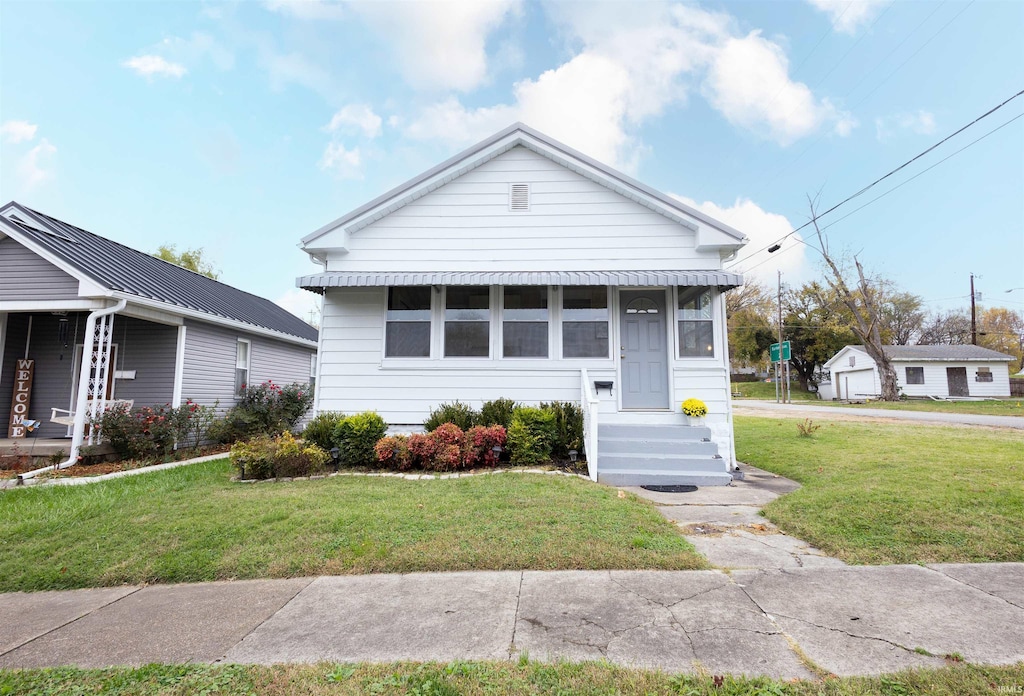 bungalow-style house with a front yard