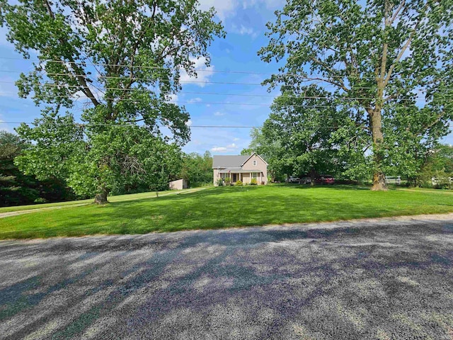 view of front facade with a front lawn