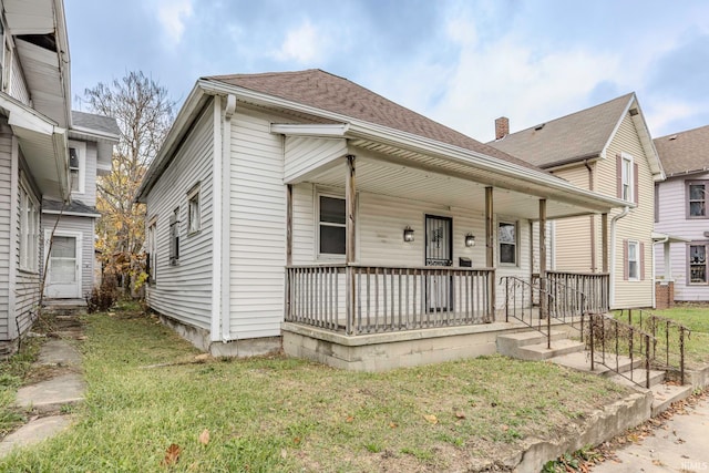 view of front of house featuring a front lawn and a porch