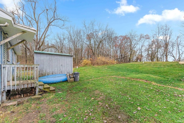 view of yard with a shed