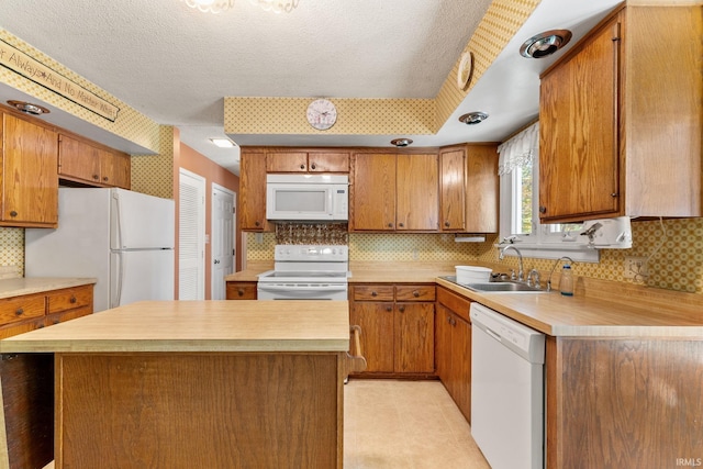 kitchen featuring sink, a center island, backsplash, a textured ceiling, and white appliances