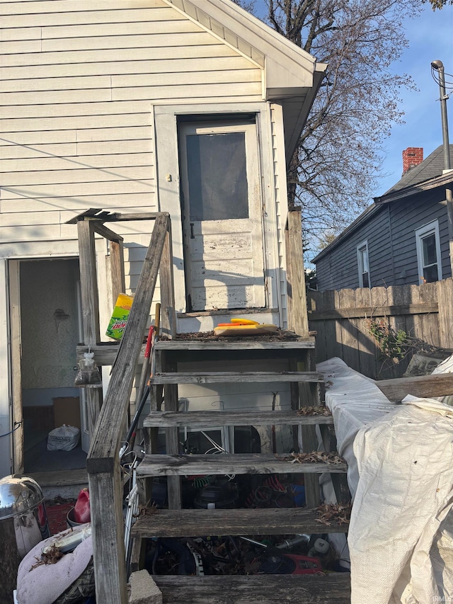 entrance to property with fence