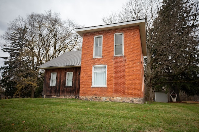 exterior space featuring a front lawn