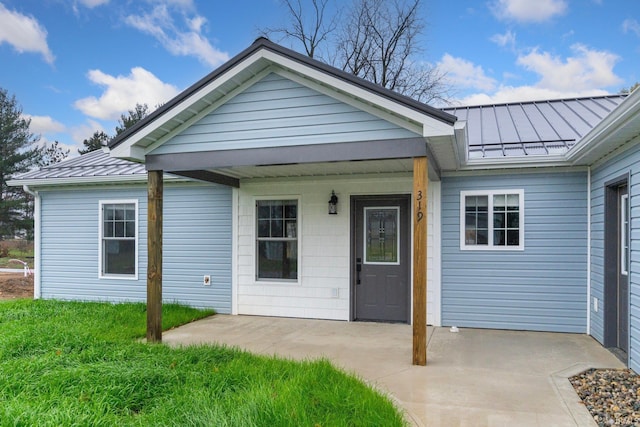 view of front of home featuring covered porch