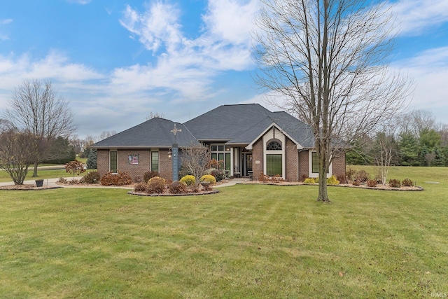 ranch-style house featuring a front yard