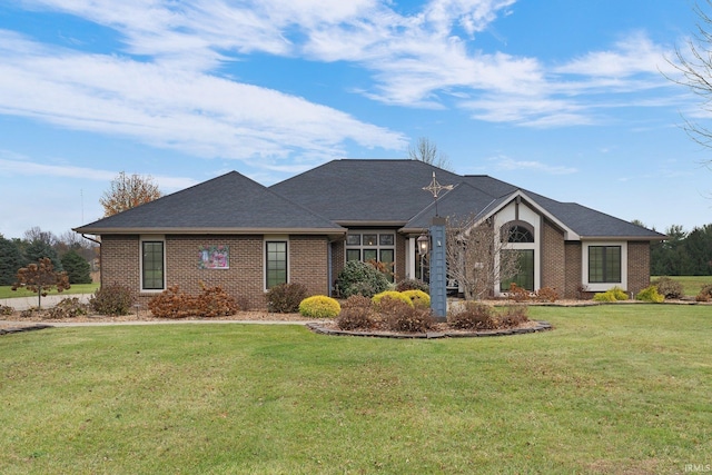 single story home featuring a front lawn