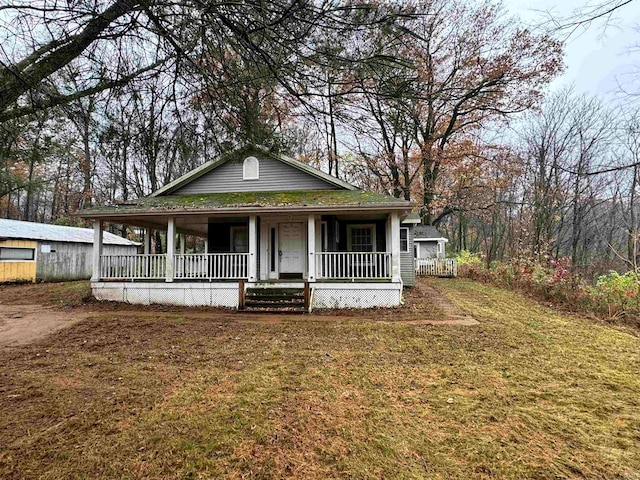 view of front of house with a porch and a front lawn