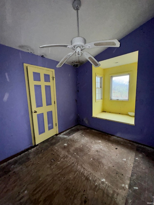 unfurnished bedroom featuring ceiling fan and a textured ceiling