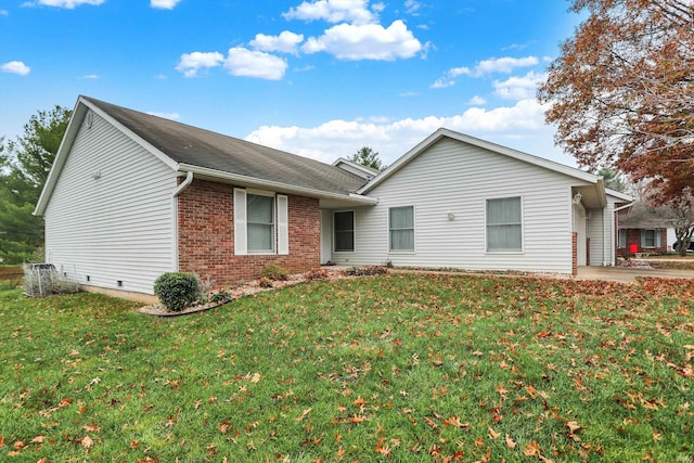 single story home with a front yard