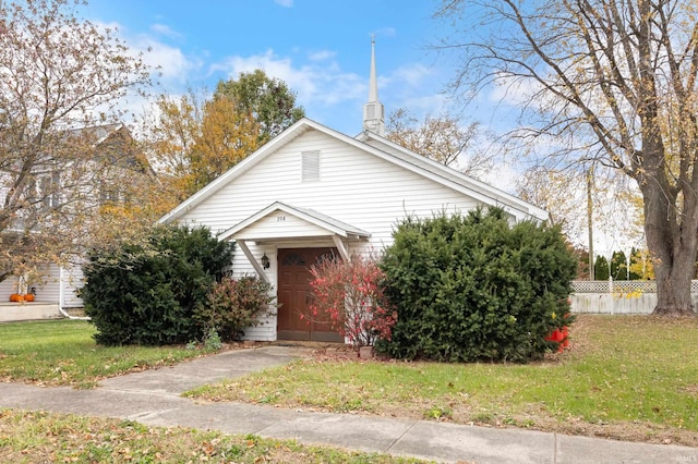 view of front of house with a front lawn