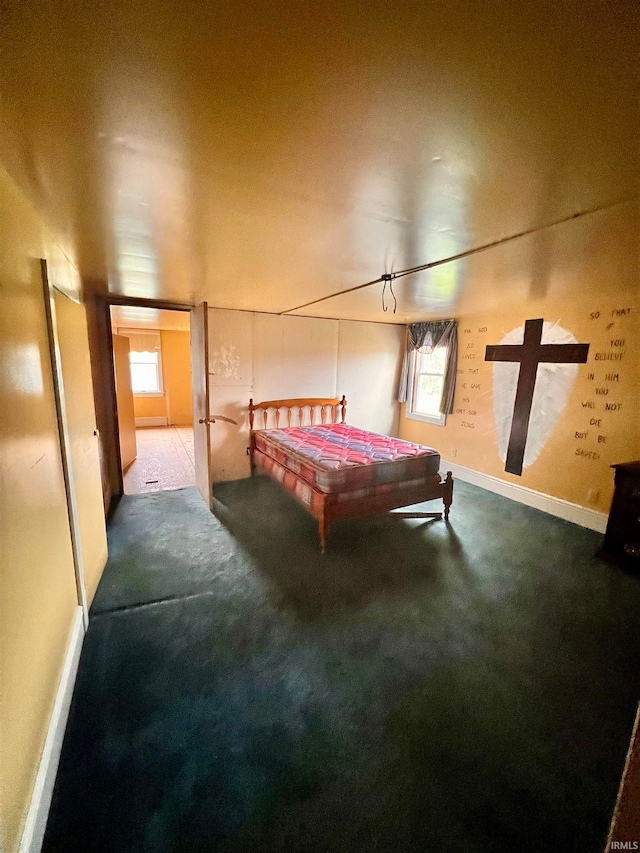 bedroom featuring baseboards and carpet flooring