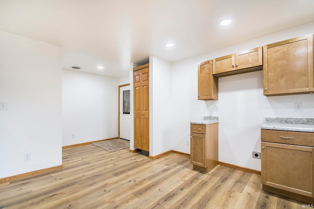 kitchen featuring light wood-style flooring, recessed lighting, baseboards, and visible vents