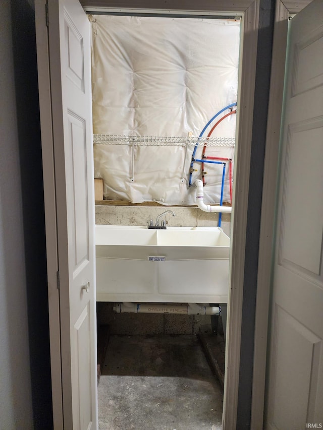 bathroom featuring concrete flooring