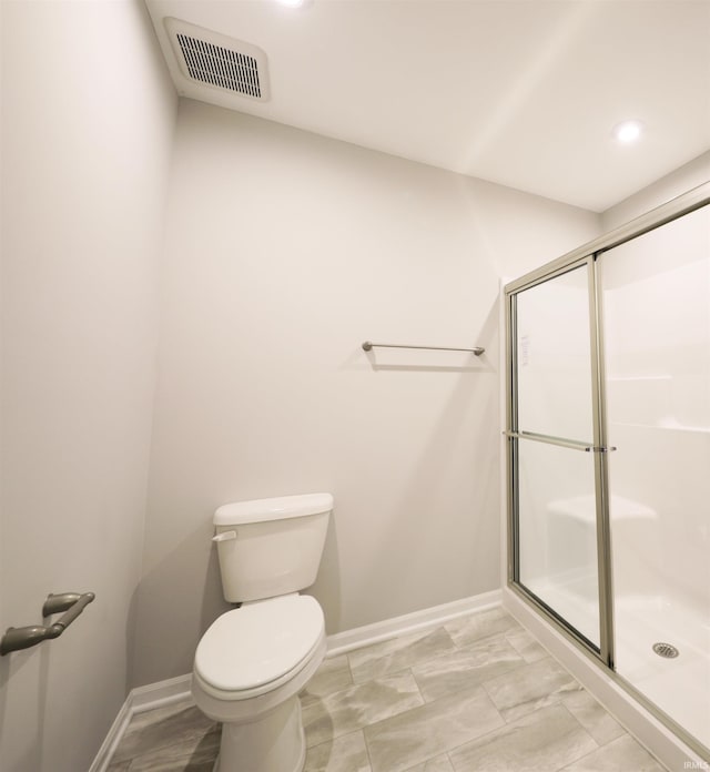 1327 W Hamilton N Rd, Fort Wayne, IN 46814 - full bathroom featuring toilet, a shower with shower door, baseboards, and recessed lighting