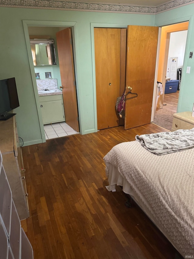 bedroom with hardwood / wood-style flooring