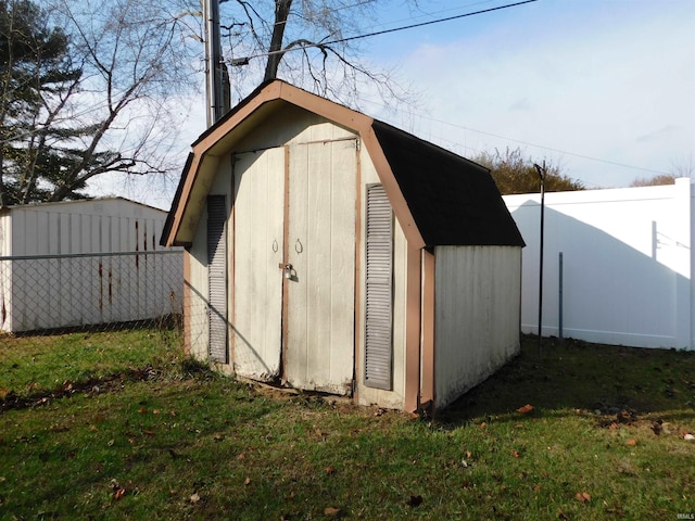 view of outbuilding featuring a lawn