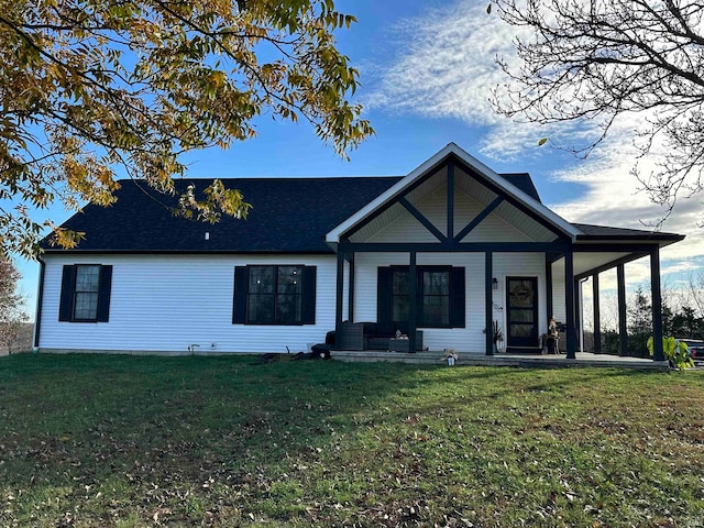 view of front of house featuring a porch and a front lawn